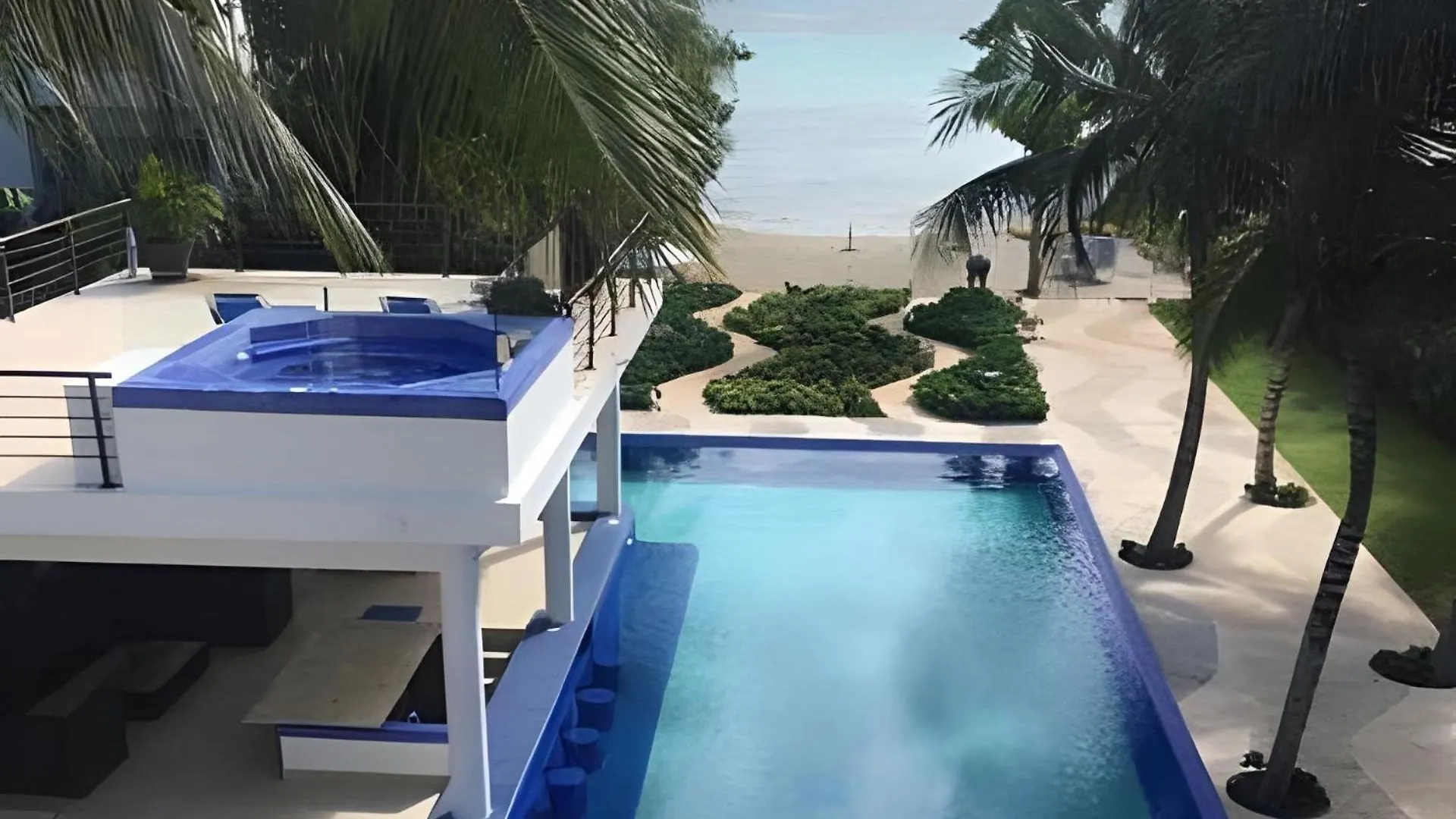Resort 13Bdr Villa Bellamar Akumal - Private Chef - Beachfront - Weddings-Business Retreats-Golf-Family