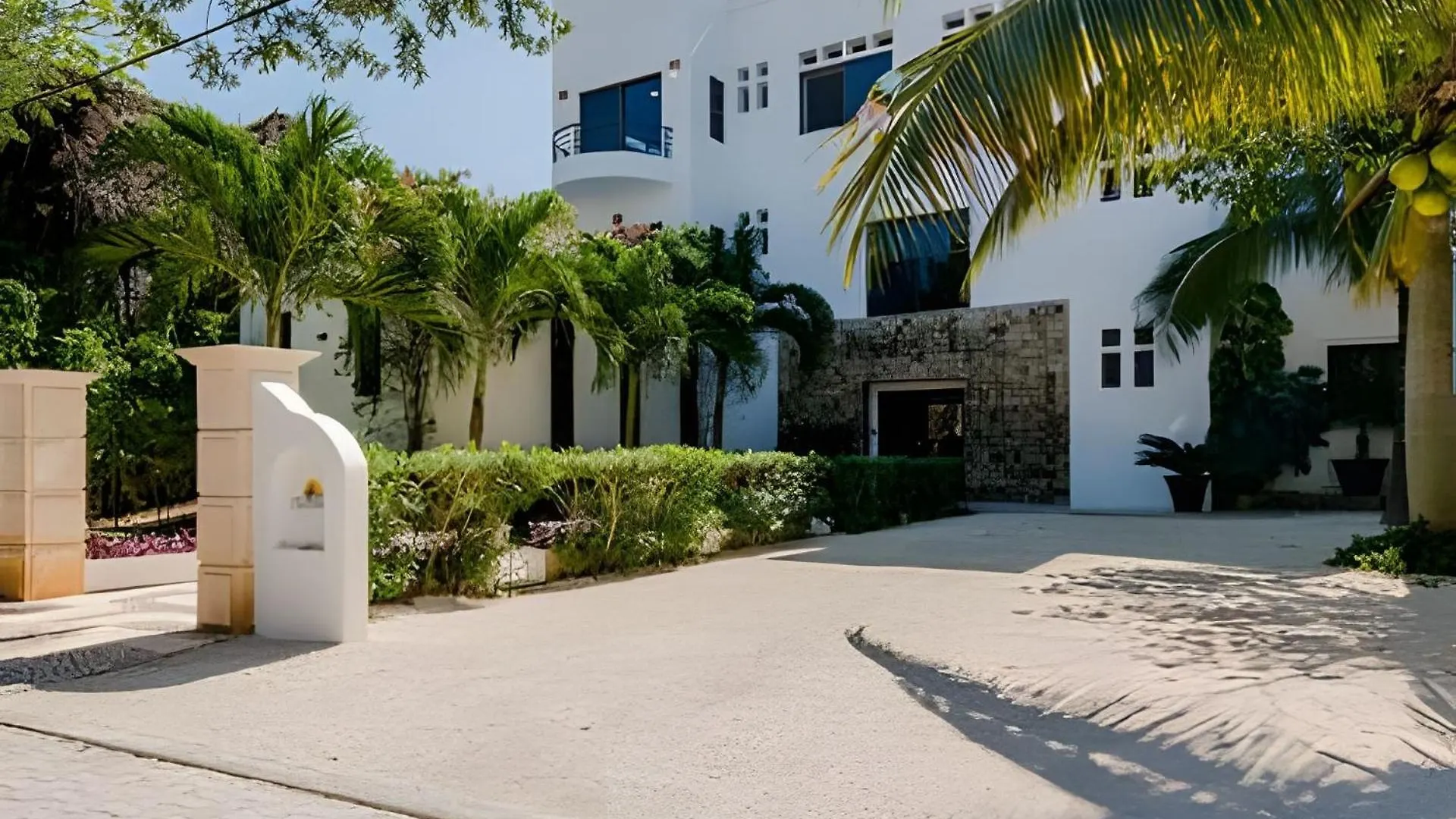 13Bdr Villa Bellamar Akumal - Private Chef - Beachfront - Weddings-Business Retreats-Golf-Family