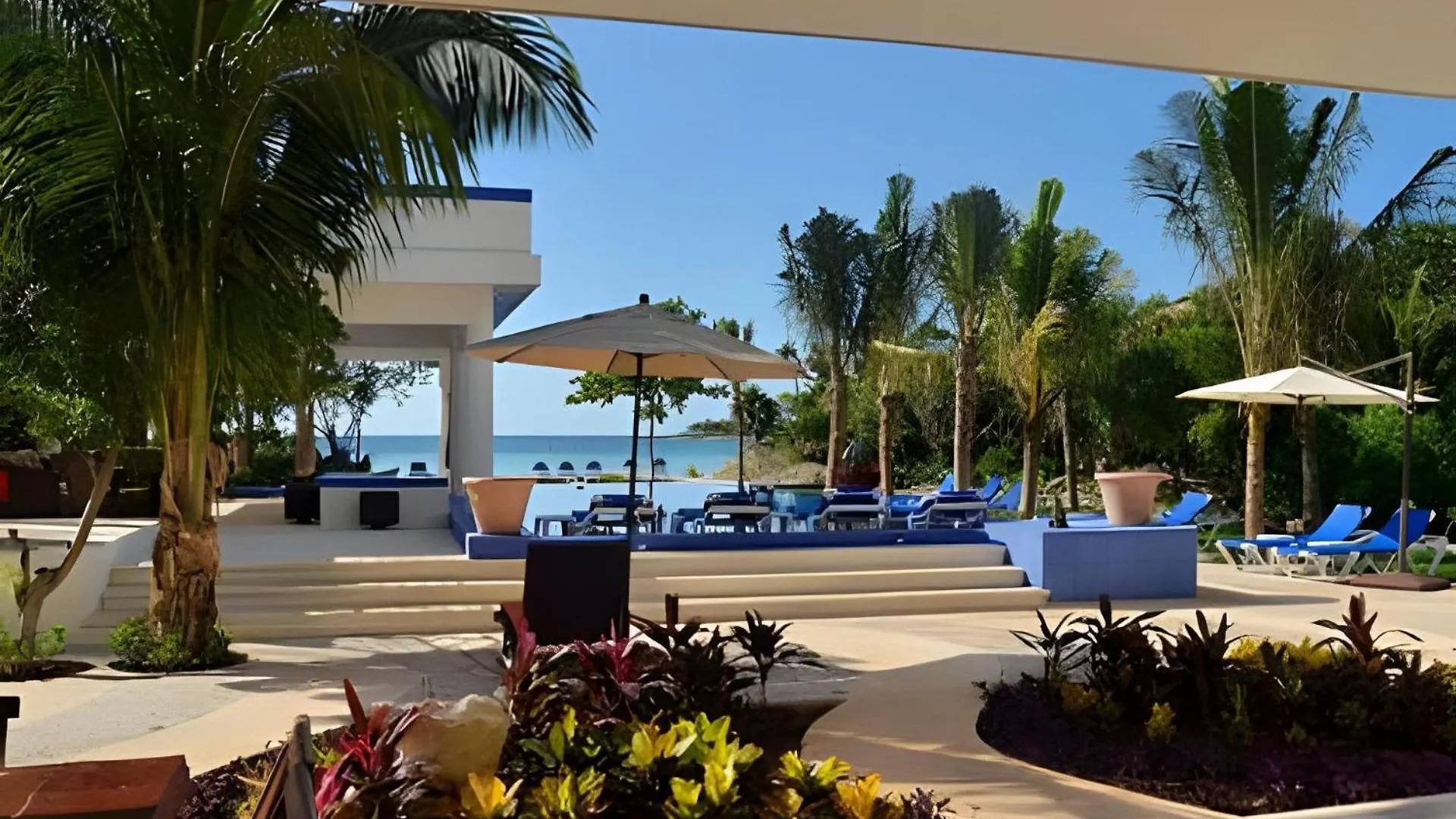 Resort 13Bdr Villa Bellamar Akumal - Private Chef - Beachfront - Weddings-Business Retreats-Golf-Family