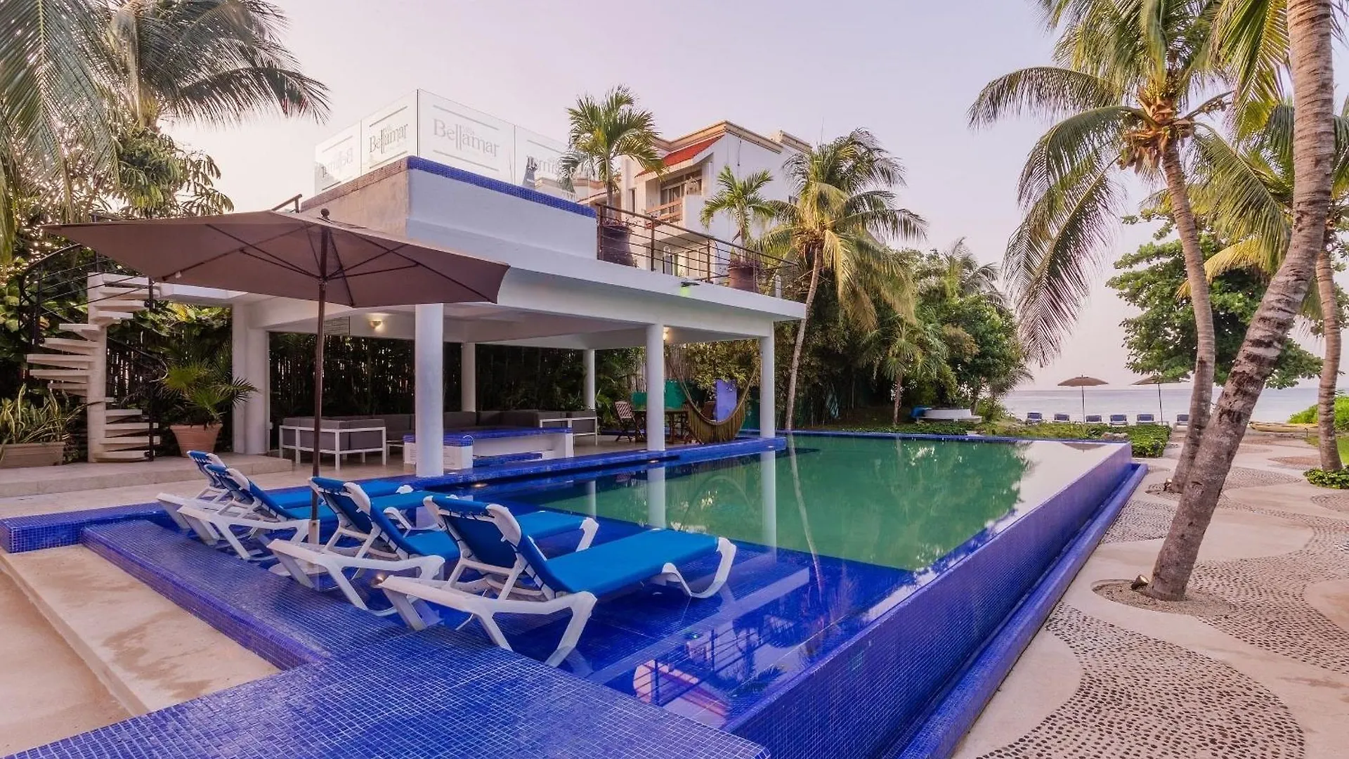Resort 13Bdr Villa Bellamar Akumal - Private Chef - Beachfront - Weddings-Business Retreats-Golf-Family